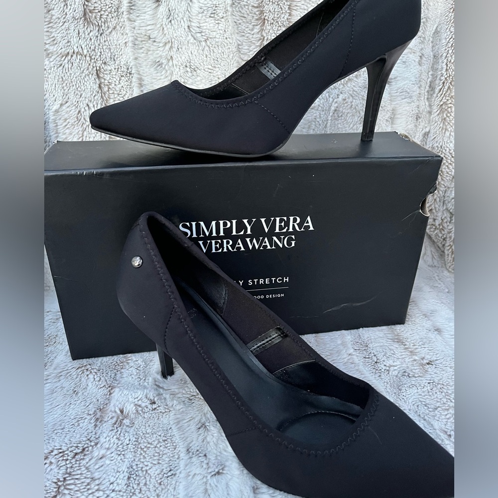 SIMPLY VERA by Vera Wang BLACK Closed Toe Heel/Pumps/Stilettos Cushion w/stretch